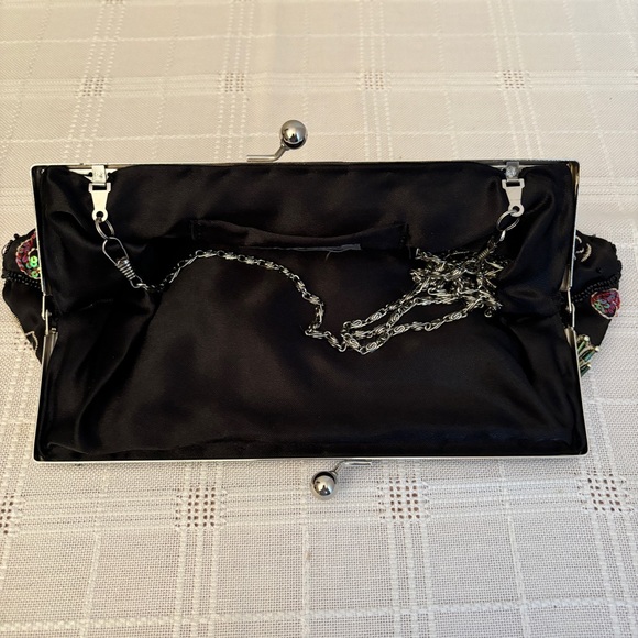 *SOLD* Vintage 90s ALDO Beaded and Sequin Clutch - Picture 6 of 8